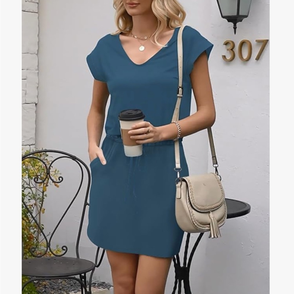 Elegant Blue V-Neck Dress with pockets!! Size large